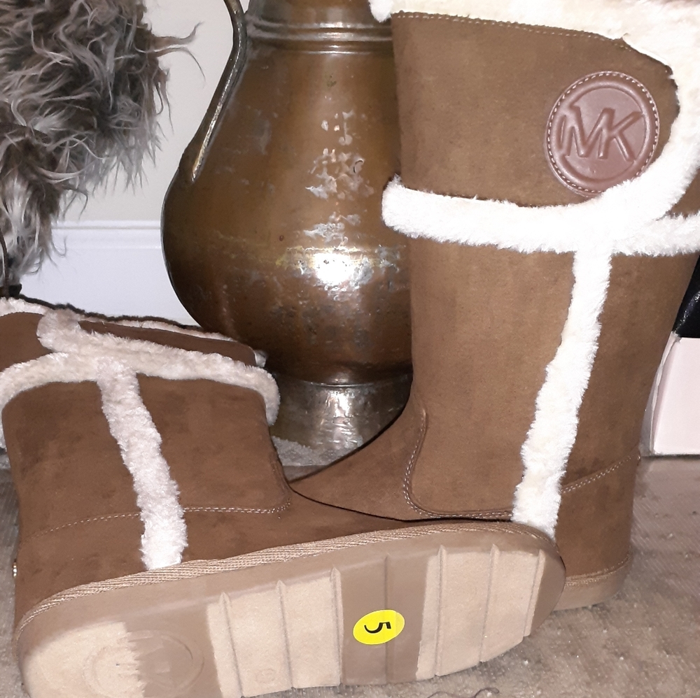Micheal kors  boots - Picture 5 of 5